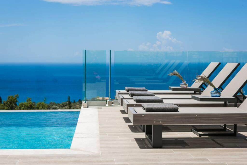 Color Villas-New Villa Green At Trapezaki With Private Pool Mousata エクステリア 写真