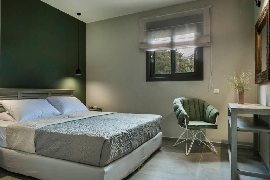 Color Villas-New Villa Green At Trapezaki With Private Pool Mousata エクステリア 写真