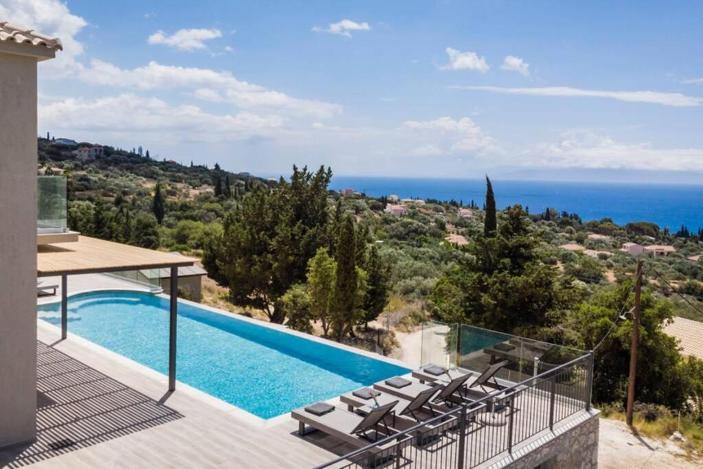 Color Villas-New Villa Green At Trapezaki With Private Pool Mousata エクステリア 写真
